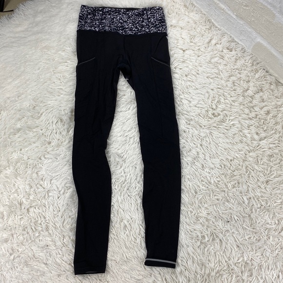 Lululemon Fresh Tracks Tight Black / Iced Wave White Black - Picture 1 of 6